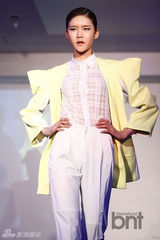 组图：韩国小姐梁乂升MayQueen性感出席时装秀