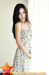 组图：韩星姜艺彬性感写真火爆 身材热辣笑容甜美