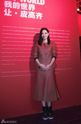 组图：梅婷受邀出席摄影展 展优雅迷人气质