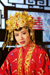 组图：杨怡横刀夺爱 陷《后宫》疯狂“姐弟恋”