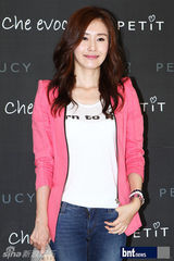 组图：韩星王智慧金智秀等为时尚活动站台