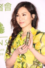 组图：蔡健雅优雅代言展早春气息 个唱嘉宾已定