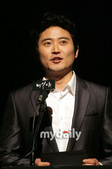 幻灯图集：刘志泰尹真书参加新片《秘密爱》发布会