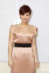 高清组图：众星录制《劲歌金曲》 商天娥粉嫩上阵