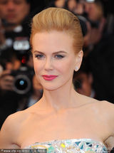 组图：妮可基德曼戛纳红毯碎花裙复古别致