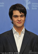 幻灯图：《吹口哨》柏林记者会 男女主角亲昵不避嫌