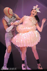 高清图：孙燕姿北京开个唱 劲歌热舞造型百变