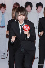 组图：日本团体风男塾现身香港 伪男造型吸引粉丝