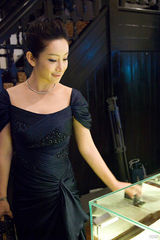 组图：秦海璐出席品牌活动 蓝色礼服显端庄典雅