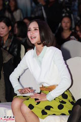 组图：张歆艺性感现身有望年底与男友完婚