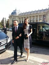 组图：陈昊熊黛林互动亲密 情侣档亮相巴黎