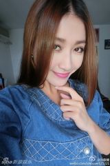 组图：孙敬媛牛仔装嘟嘴卖萌 想扮演女汉子