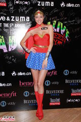 组图：香港明星欢庆万圣节 安志杰化身街霸阿龙