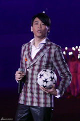 高清组图：孙楠陶喆献唱中超开幕式 周笔畅很给力