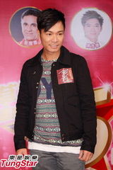 组图：郭晋安携妻儿出席活动 对阵林峰无信心拿奖