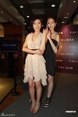 组图：杨怡走秀酬劳能买车买房 笑言与陈豪无绯闻 