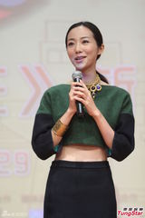 组图：韩雪遇裸男粉丝强抱 间接承认有男友