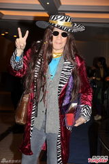 高清图：钟镇涛60大寿派对 群星嬉皮士装到贺