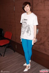 组图：张可颐劝邓萃雯勿太执着 望早发电视牌照