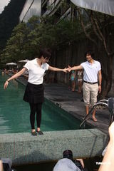 组图：杨谨华新剧角色超MAN 与蓝正龙“男男恋”