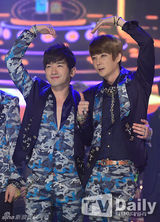 组图：神话《冠军秀》夺冠 李孝利狂野性感