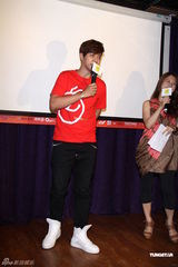 组图：罗志祥出席公益活动 强烈否认与嫩模夜会