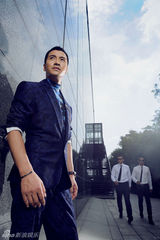 组图：何晟铭时尚大片独特视角演绎优质偶像