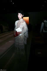 组图：陈燃透视装成焦点 复古时尚显东方魅力