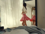 组图：米兰达可儿甜美自拍 香肩短裙大秀性感