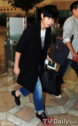 组图：金秀贤赴日宣传《月亮怀抱太阳》