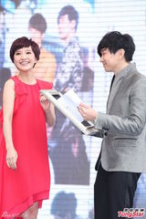 组图：林俊杰将写歌为四川灾区打气