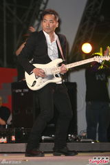 组图：五月天尾牙演出high爆 热度堪比演唱会