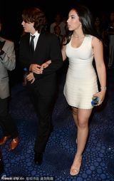 组图：普林斯携女友赴《杰克逊:独一无二》首演