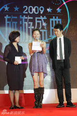 幻灯：江一燕集蝴蝶元素于一身 打造时尚甜美风