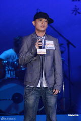 高清图：容祖儿等齐聚歌会 刘德华上演贴身辣舞