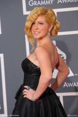 高清组图：第52届格莱美 Kristine Elezaj秀美背