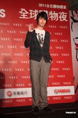 组图：隋棠杨谨华双姝比美腿 关颖火鸟装走可爱风