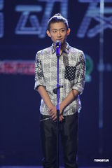 组图：吴建豪《舞林大会》热舞 张一山扎马尾助阵