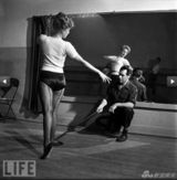 组图：梦露罕见训练照曝光 认真排练重现魅力