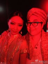 组图：刘嘉玲邀猛男会所印度风情趴