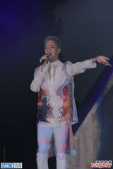 组图：杨千嬅携三后辈开唱 丁子高携儿子捧场