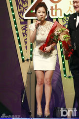 组图：EXO与Apink助阵颁奖礼 f(x)水晶捧奖