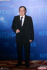 组图：霍震霆望郭晶晶多休息 官恩娜爱看球赛