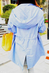 组图：贾青街拍LOOK 工装上衣搭配潮包