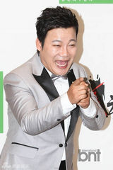 组图：金贤哲举行婚礼 刘在石朴明洙等捧场