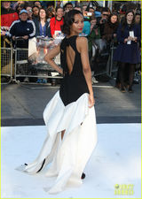 组图：《星际迷航2》伦敦首映 卷福大笑