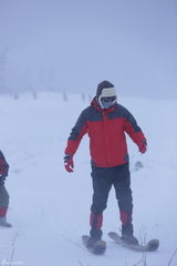 组图：《爸爸》爸爸们全副武装 冰天雪地劈木头