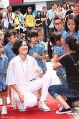 组图：张芸京新造型女人味 传与小煜暧昧粉丝心碎