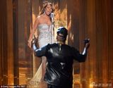 组图：玛丽亚献唱黑人电视奖 水钻透视裙爆乳
