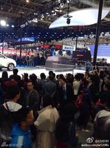 组图：金秀贤活动现场人山人海 取消后又现身